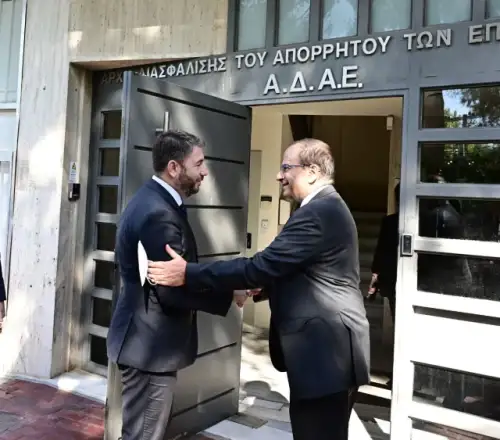 Υποκλοπές: Οργή μετά την άρνηση της ΑΔΑΕ να καλέσει σε ακρόαση η ΕΥΠ – Θα κινηθεί νομικά ο Ανδρουλάκης, πυρ ομαδόν από την αντιπολίτευση