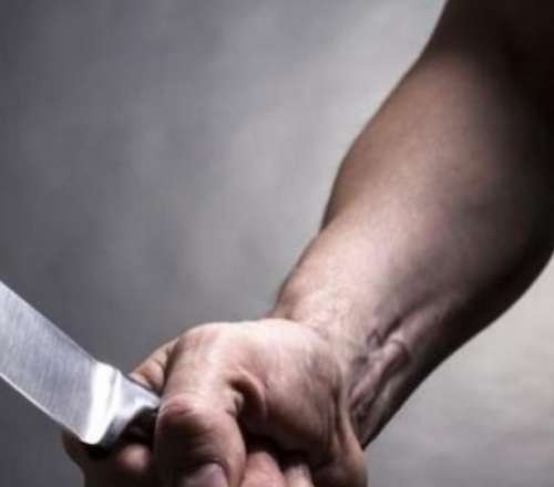 Άνδρας άνοιξε την πόρτα αυτοκινήτου και τραυμάτισε 63χρονη με μαχαίρι – Απίστευτο περιστατικό στα Πατήσια