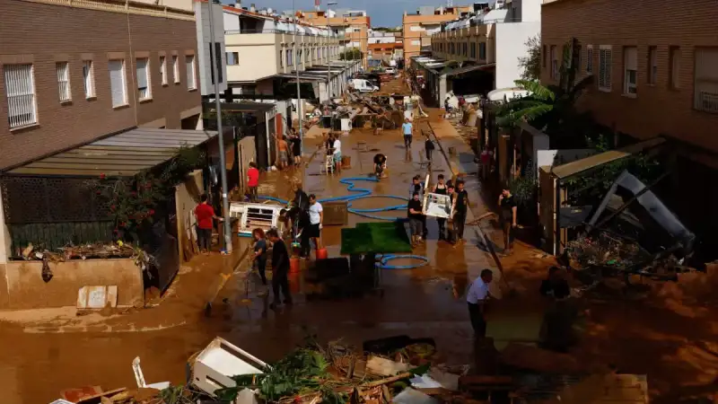 Στους 205 οι νεκροί από τις σαρωτικές πλημμύρες στην Ισπανία – «Σβήνουν» οι ελπίδες για επιζώντες