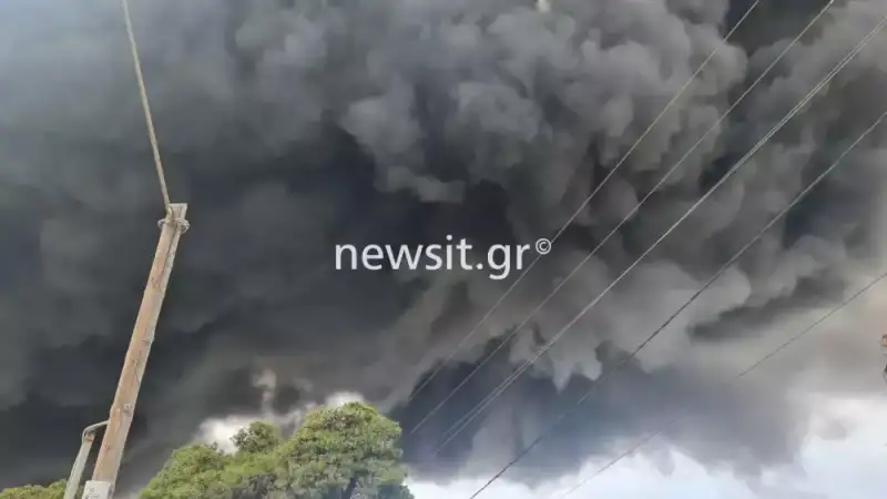 Έκρηξη σε επιχείρηση στην Κάτω Κηφισιά – Μαύροι καπνοί έχουν πνίξει την περιοχή