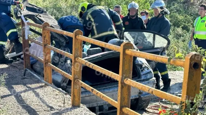 Σοκαριστικό τροχαίο έξω από τη Λάρισα - Νεκρός ο 39χρονος οδηγός