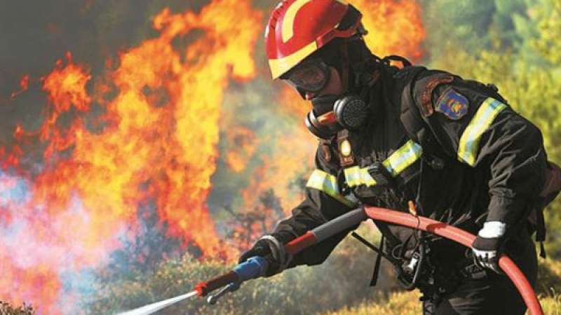 Φωτιά στον Ασπρόπυργο - Σηκώθηκαν 2 ελικόπτερα