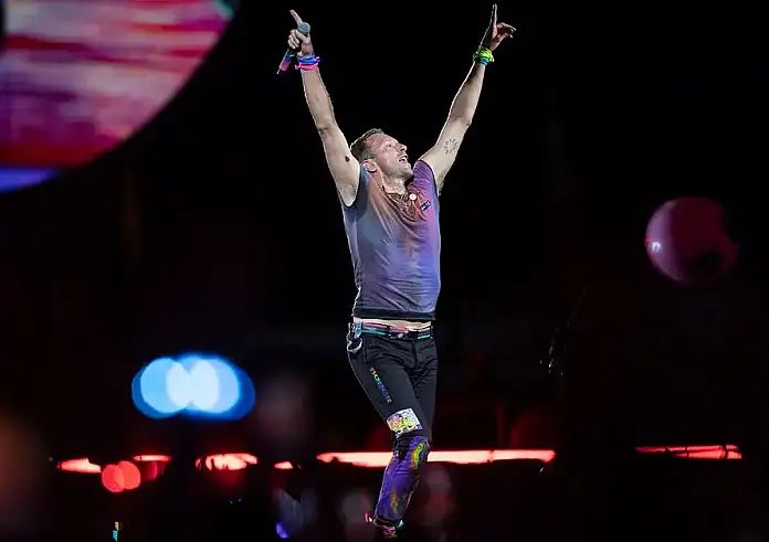 Οι Coldplay καλούν τους Έλληνες να συμμετέχουν στο βιντεοκλίπ που θα γυρίσουν στο Ηρώδειο