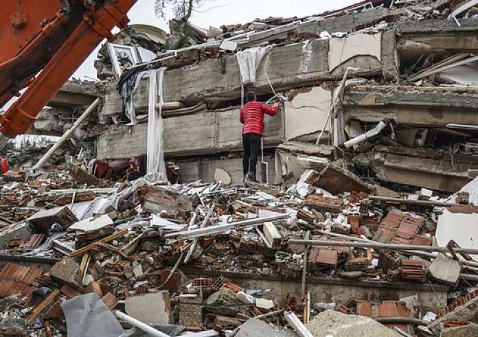 Εκτιμήσεις για τα θύματα του σεισμού στην Τουρκία: Μπορεί να φτάσουν τους 20.000 οι νεκροί