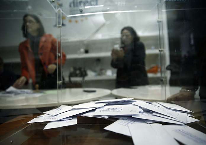 Ευρωεκλογές 2024: Πήγαν να ψηφίσουν στη Λάρισα και κλείστηκαν σε ασανσέρ