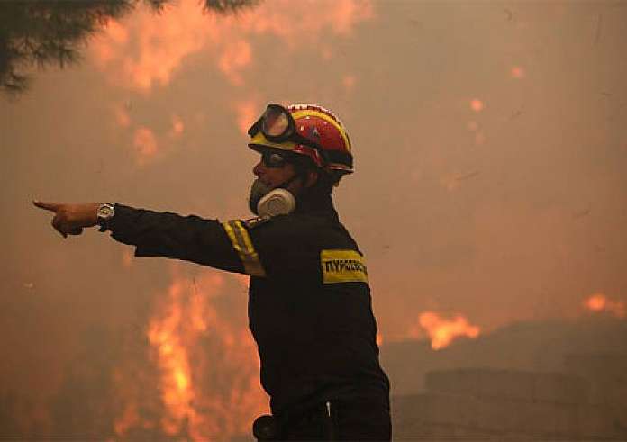 Ενημέρωση της Πυροσβεστικής: Δύσκολα μέτωπα σε Ρόδο και Κάρυστο - 64 νέες δασικές πυρκαγιές