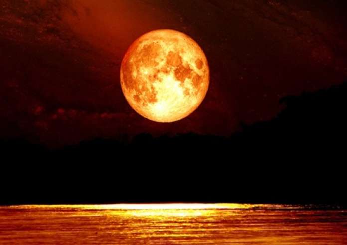 Σπάνιο φαινόμενο την Τετάρτη: Υπερπανσέληνος και η ολική έκλειψη Σελήνης