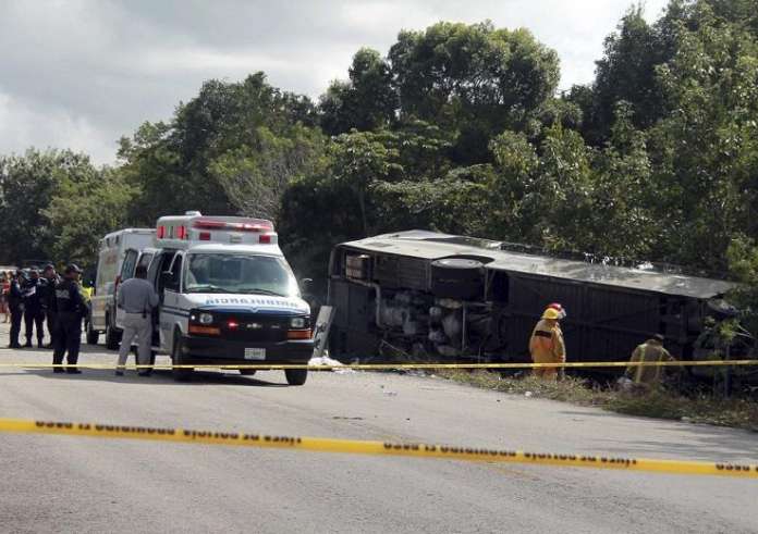 Πολύνεκρη τραγωδία από πτώση λεωφορείου σε χαράδρα στο Μεξικό