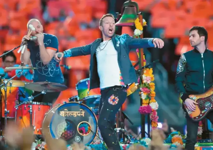 Coldplay: Πλήθος κόσμου στο ΟΑΚΑ - 60.000 θεατές παίρνουν θέση για την πρώτη συναυλία
