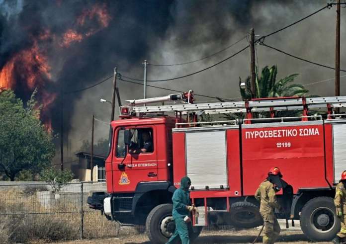 Φωτιά στη Σταμάτα: Πληροφορίες για σοβαρά τραυματισμένο άτομο
