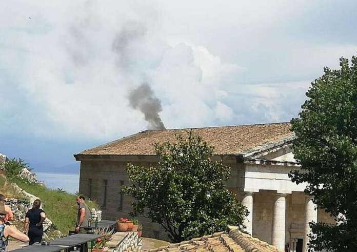 Κέρκυρα: Συναγερμός στην Πυροσβεστική: Φωτιά στο Παλιό φρούριο