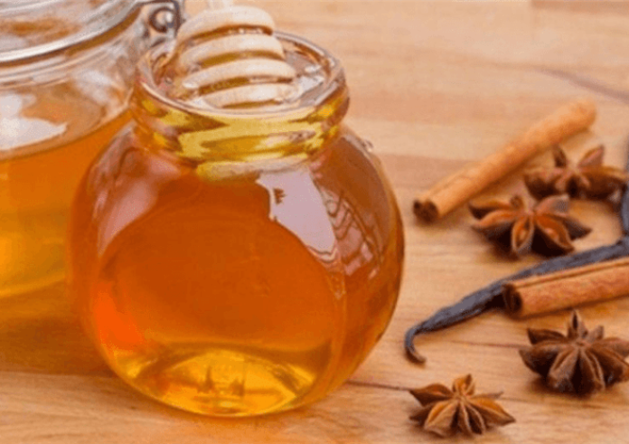 Μέλι με κανέλα: Η μαγική συνταγή για το σώμα, το πρόσωπο και τη δίαιτα