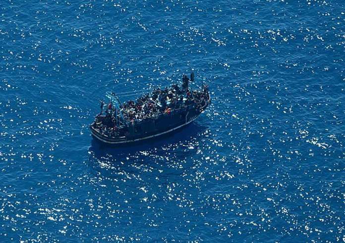 Politico: Καμία απάντηση από την Ελλάδα στην προσφορά αεροσκάφους της Frontex πριν το ναυάγιο στην Πύλο
