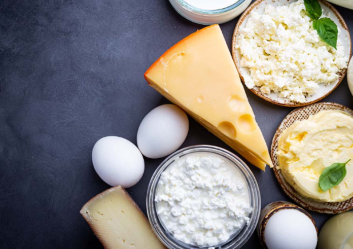 Αυτό είναι το τυρί που δυναμώνει τα οστά χωρίς να ανεβάζει τη χοληστερόλη