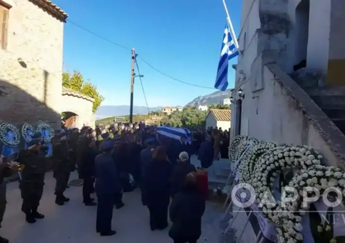 Μεσσηνία: Ραγίζουν καρδιές στην κηδεία του ήρωα επισμηναγού Επαμεινώνδα Κωστέα