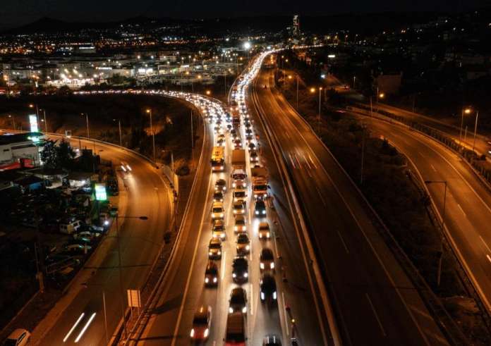 Κυκλοφοριακό έμφραγμα στην Αθήνα: Ουρές χιλιομέτρων στον Κηφισό, μεγάλες καθυστερήσεις στην Αττική Οδό