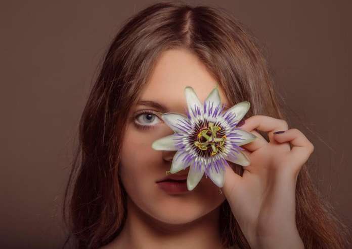 Λουλούδι του πάθους: Το βότανο για να αντιμετωπίσετε άγχος και αϋπνία – Ανακουφίζει από τα συμπτώματα της εμμηνόπαυσης