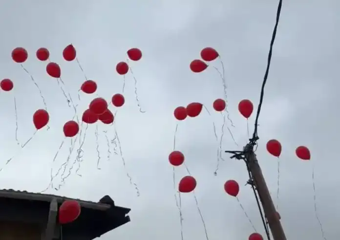 Τέμπη: Μια συγκλονιστική στιγμή στην Καλαμπάκα – Τρία μπαλόνια δεν πέταξαν, τρία παιδιά δεν γύρισαν
