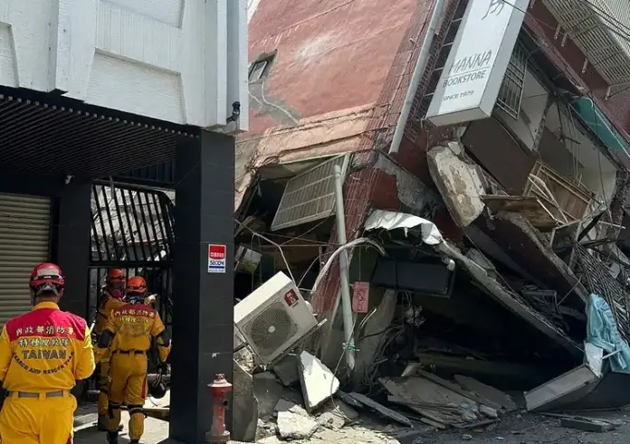 Επτά νεκροί, πάνω από 700 τραυματίες, 77 εγκλωβισμένοι από τον σεισμό άνω των 7 Ρίχτερ στην Ταϊβάν – Συγκλονίζουν οι εικόνες