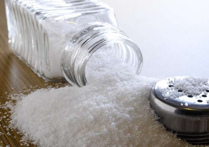 Τέσσερα σημάδια ότι τρώτε πολύ αλάτι