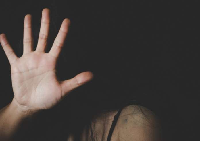 Ηλεία: 19χρονη κατήγγειλε τον σύντροφό της για κακοποίηση και βιασμό