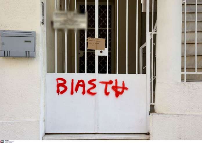 Yπόθεση 12χρονης: «Βιαστή» γράφουν έξω από το γραφείο του γιατρού - Σοκάρει μαρτυρία μητέρας