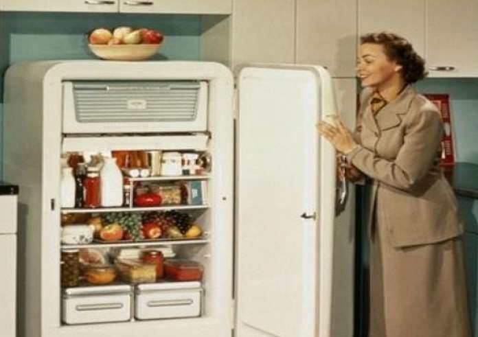 Ο τραγικός λόγος που τα ψυγεία έχουν πόρτες με μαγνήτη
