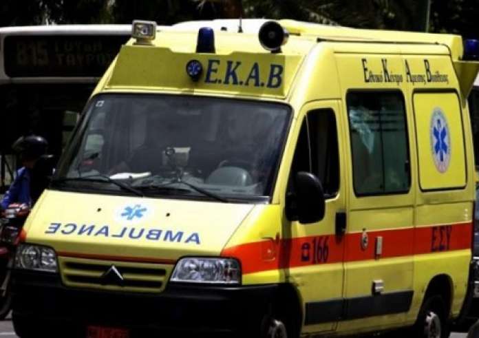 Νεκρός Ιταλός μεσίτης ναυτιλιακών σε τροχαίο στη Βούλα – Χτύπησε αμάξι τη μηχανή του και έπεσε σε δέντρο