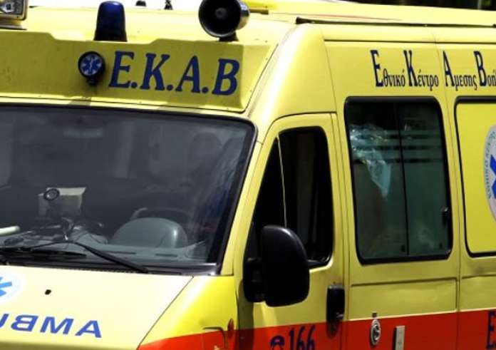 Θεσσαλονίκη: Σοβαρά τραυματίας σε τροχαίο με εμπλοκή τριών αυτοκινήτων και μίας μηχανής