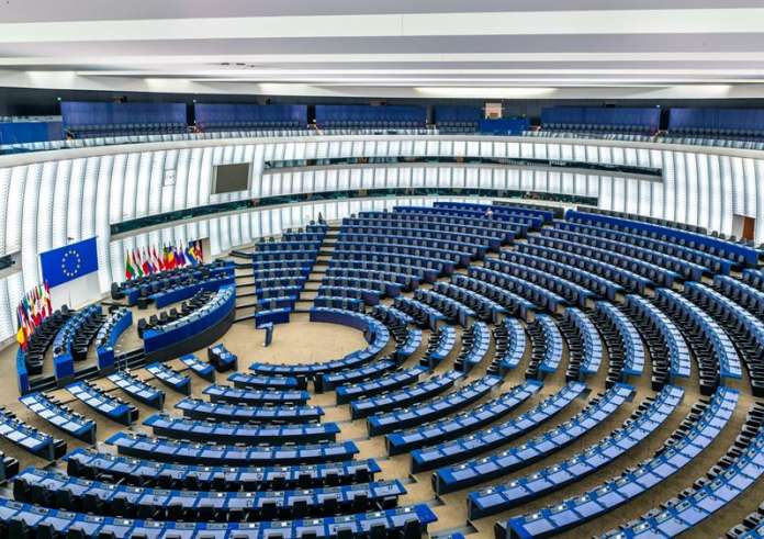 Ευρωεκλογές: Χαλαρός καφές για τους πολιτικούς αρχηγούς πριν την κάλπη - Τι αναμένουν οι Βρυξέλλες από τα αποτελέσματα