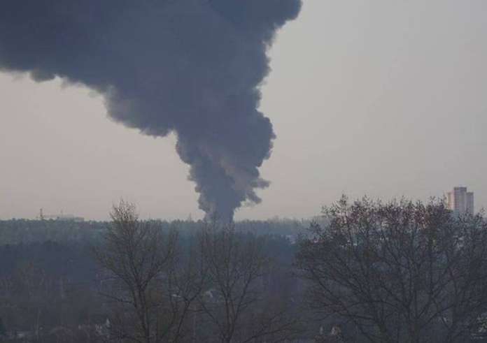 Ρωσία: Φωτιά σε αποθήκη πετρελαίου τεσσάρων χιλιάδων τετραγωνικών