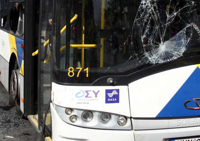 Τροχαίο στη Συγγρού: Λεωφορείο συγκρούστηκε με δύο ΙΧ