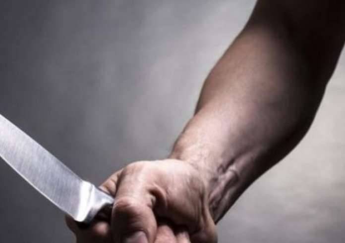 Άνδρας άνοιξε την πόρτα αυτοκινήτου και τραυμάτισε 63χρονη με μαχαίρι – Απίστευτο περιστατικό στα Πατήσια