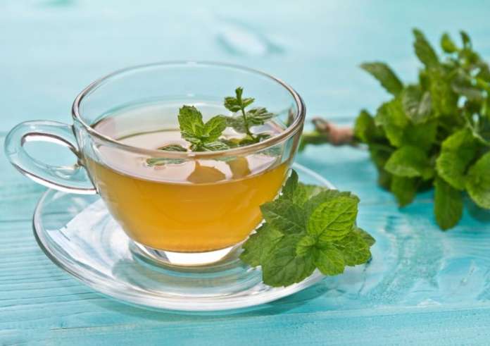 Ξεχάστε το τσάι και το μέλι - Γιατρός έχει μια εκπληκτική θεραπεία για τον πονόλαιμο