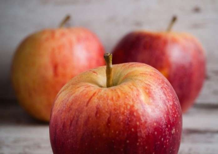 Πέντε πράγματα που συμβαίνουν στο σώμα σου όταν τρως μήλα κάθε μέρα