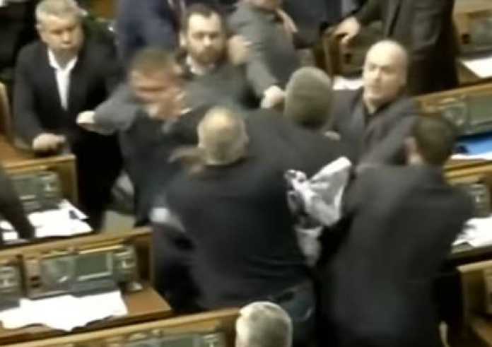Ουκρανία: ΝΑΙ του κοινοβουλίου στις διαπραγματεύσεις για ένταξη στην ΕΕ
