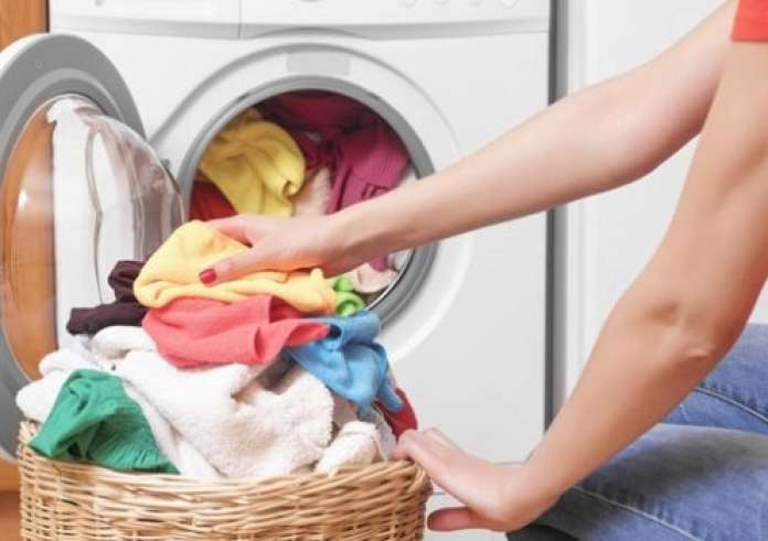 Πώς να βάζετε πλυντήριο ώστε να μειώσετε τυχόν δερματικούς ερεθισμούς από τα ρούχα