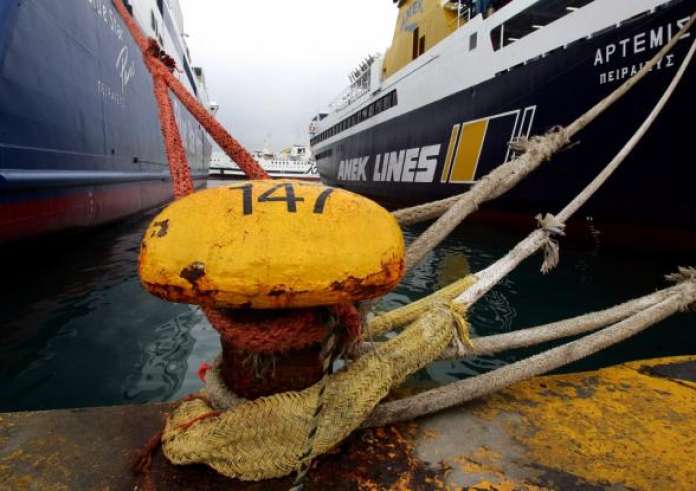 Απεργία: Δεμένα τα πλοία στα λιμάνια την Τετάρτη για τη δολοφονία του Αντώνη Καργιώτη