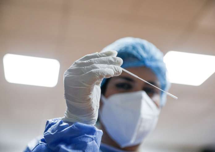 ΕΟΔΥ: 65 νεκροί από κορονοϊό, 75 διασωληνωμένοι -  Μειώθηκαν τα κρούσματα γρίπης