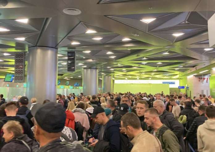 Ρωσία: Πρόσθετοι έλεγχοι στα αεροδρόμια σε άνδρες που αναχωρούν για το εξωτερικό