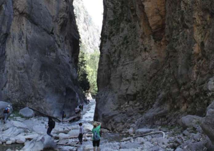 Κρήτη: Συγκλονιστική διάσωση 29χρονου στο φαράγγι της Σαμαριάς