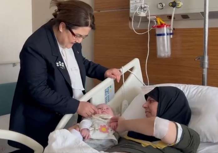 Τουρκία: Μητέρα επανενώθηκε με το μωρό της σχεδόν δύο μήνες μετά τον σεισμό