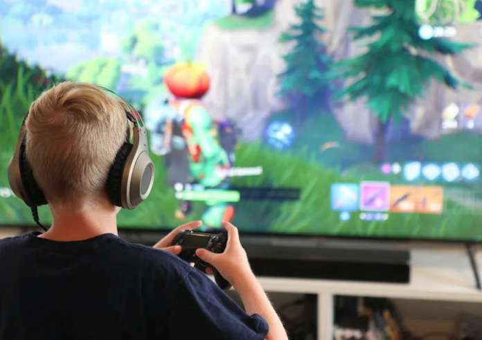 Τι να κάνετε αν τα παιδιά σας περνούν πολλές ώρες παίζοντας ηλεκτρονικά παιχνίδια