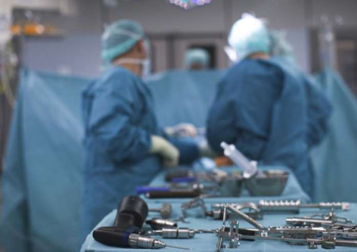 Ασθενής παίζει σαξόφωνο σε εγχείρηση αφαίρεσης όγκου από τον εγκέφαλο