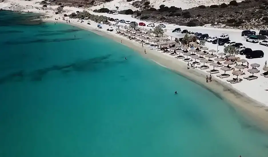 Στις Κυκλάδες η πιο καθαρή παραλία για το 2024 παγκοσμίως