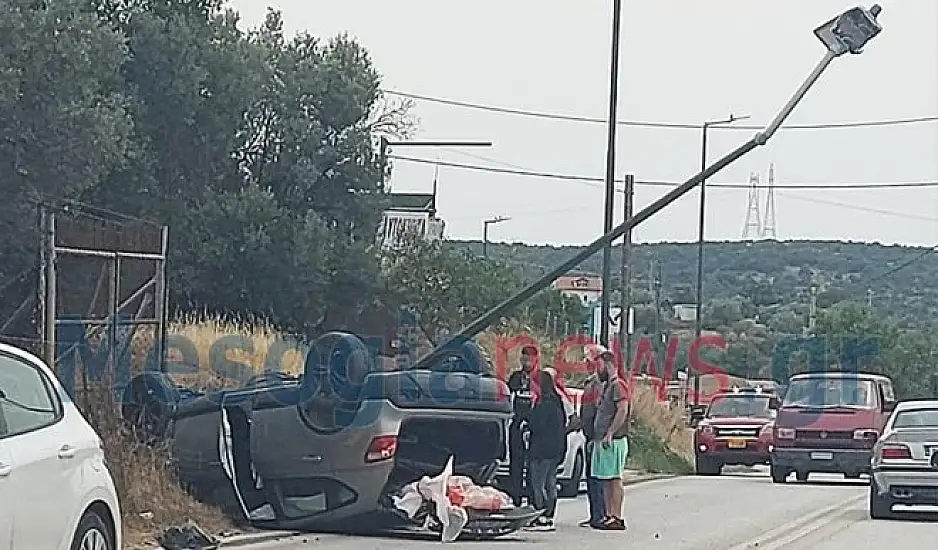 Τροχαίο ατύχημα στο Κορωπί με δύο τραυματίες: Αναποδογύρισε το αμάξι