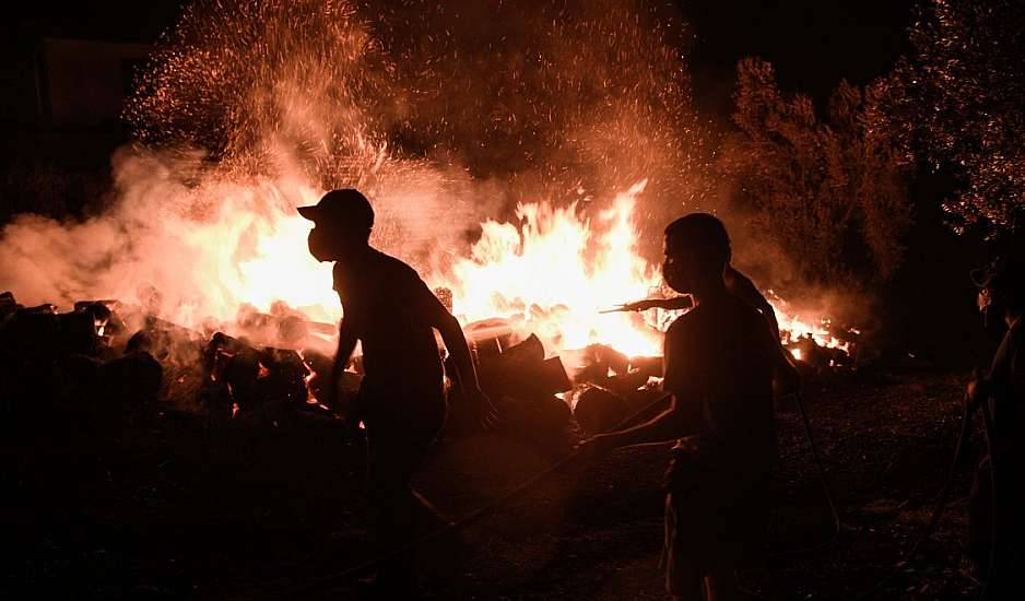 Φωτιά στην Εύβοια: Πολύ δύσκολη νύχτα. Εικόνες Αποκάλυψης