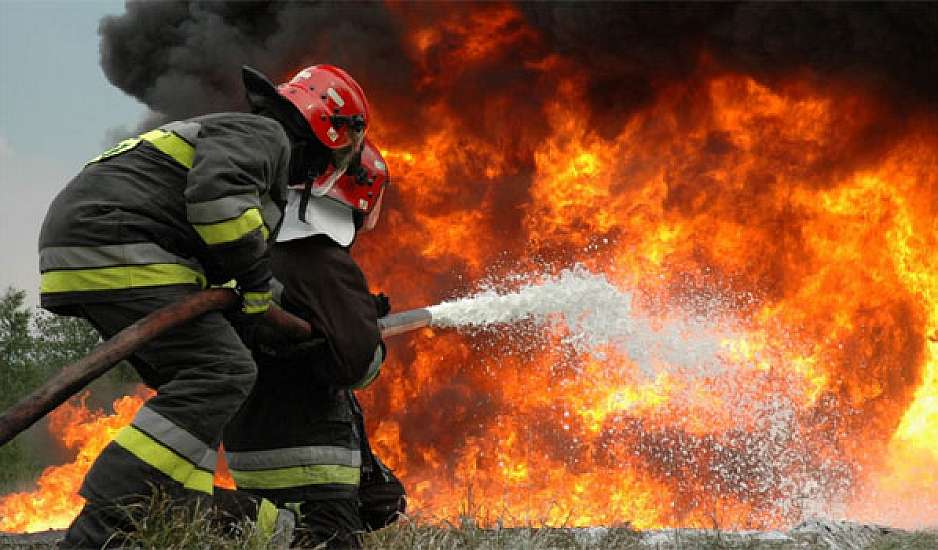 Μεγάλη πυρκαγιά στην Ελαφόνησο: Εκκενώνεται το camping και ένα ξενοδοχείο