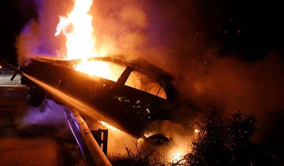 Θεσσαλονίκη: Αυτοκίνητο έπιασε φωτιά εν κινήσει-Όλη η οικογένεια ήταν μέσα