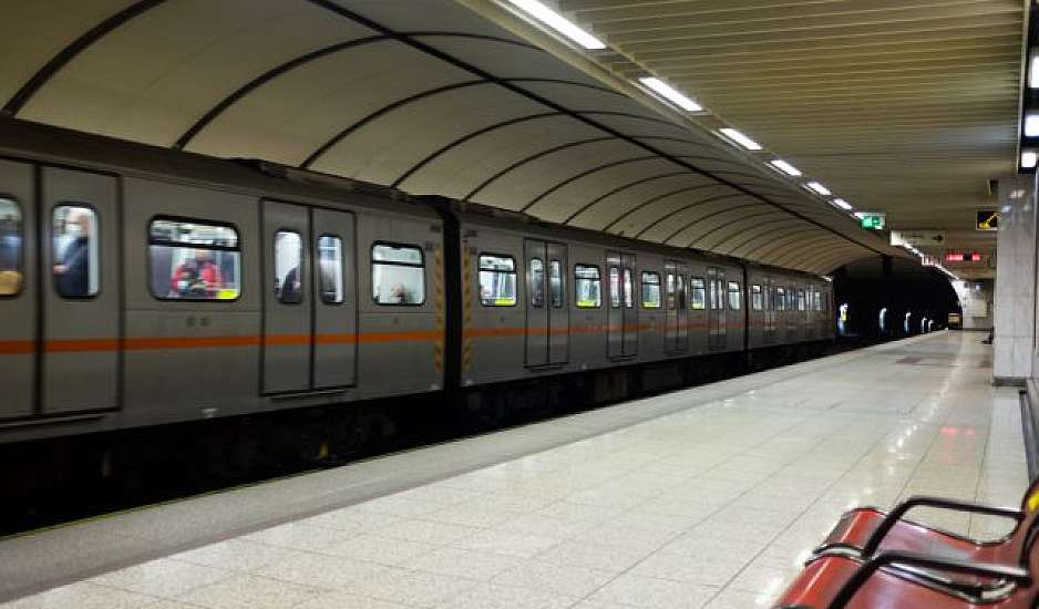 Μετρό: Ταλαιπωρία για τους επιβάτες – Εκκενώθηκε συρμός στο Σύνταγμα
